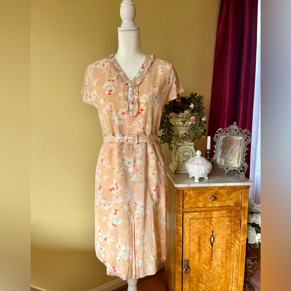 Vintage Floral Dress with Belt - Picture 1 of 9